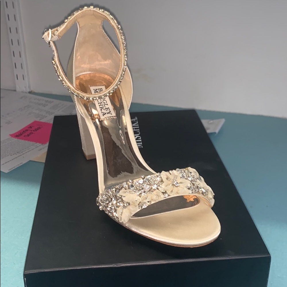 Badgley Mischka Finesse heel